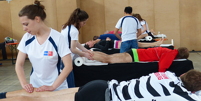 Praxiseinsatz: Physiotherapie-Auszubildende beim Freiburg Marathon