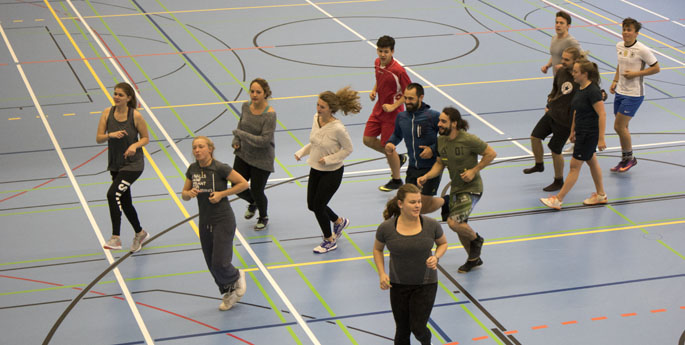 Unterricht Physiotherapie in der Sporthalle