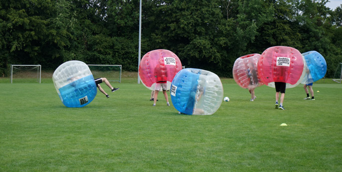 Der Kurs PHY18-1 beim Bubblesoccer