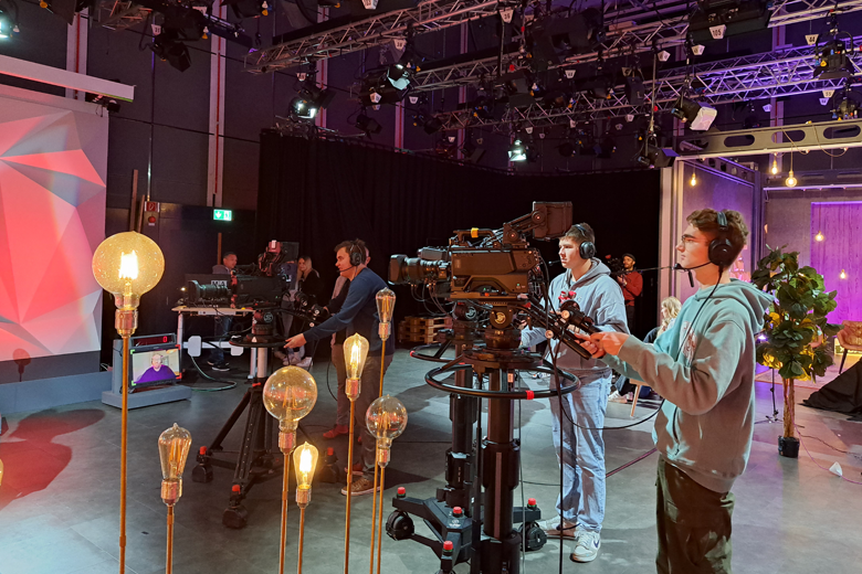 Medien4
