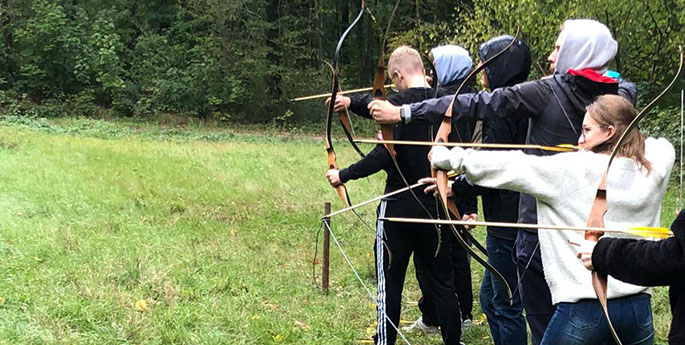 Bogenschießen beim Outdoor-Teamtraining